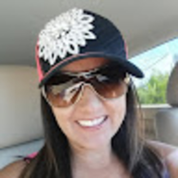 Meet your Posher, Andrea - Picture 1 of 1